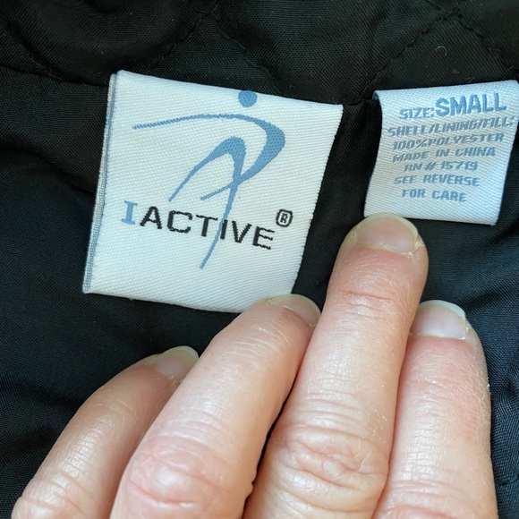 🔥4/$20 - S black IActive vest w/white stitching - Picture 4 of 5